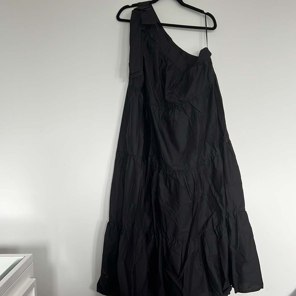 Who what wear black one shoulder maxi dress. NWT. 1x. Bow shoulder. Tiered.